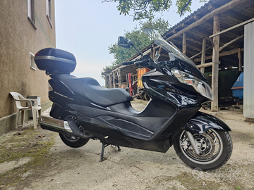 Suzuki Burgman 400 - Estetica perfetta