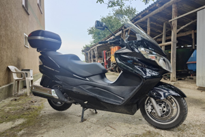 Suzuki Burgman 400 - Estetica perfetta