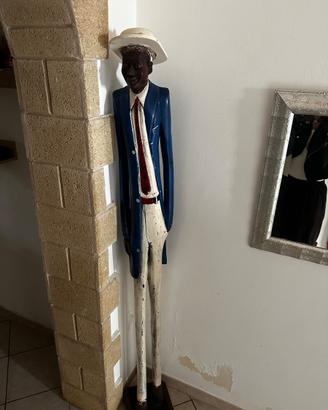 Scultura artigianale in legno intagliata a mano
