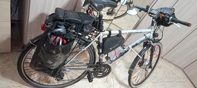 bici elettrica pedalata assistita con acceleratore