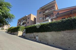 3 LOCALI A CASTELNUOVO DI PORTO