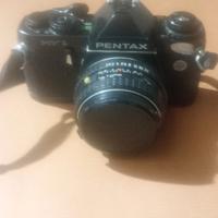 macchina fotografica Pentax con obbiettivo
