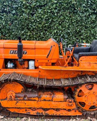 Trattore agricolo cingolato