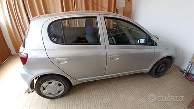 TOYOTA YARIS 1000