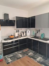 Cucina vetro piano cott e tavolo vetro temperato