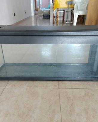 acquario in vetro con coperchio nero