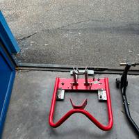 Blocca ruota cavalletti solleva moto