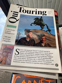 Vecchi cellulari e caricabatterie tv in miniatura