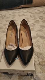Scarpe nuove, tacco medio, comodissime.