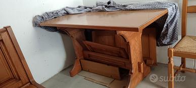 Tavolo con panca ad angolo e 3 sedie