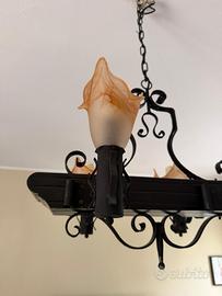 Lampadario in ferro battuto e legno a 4 luci