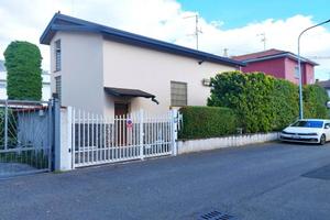 Villa di 207 m² con 5 locali e box auto a Rho