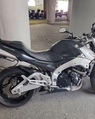 Suzuki GSR 600