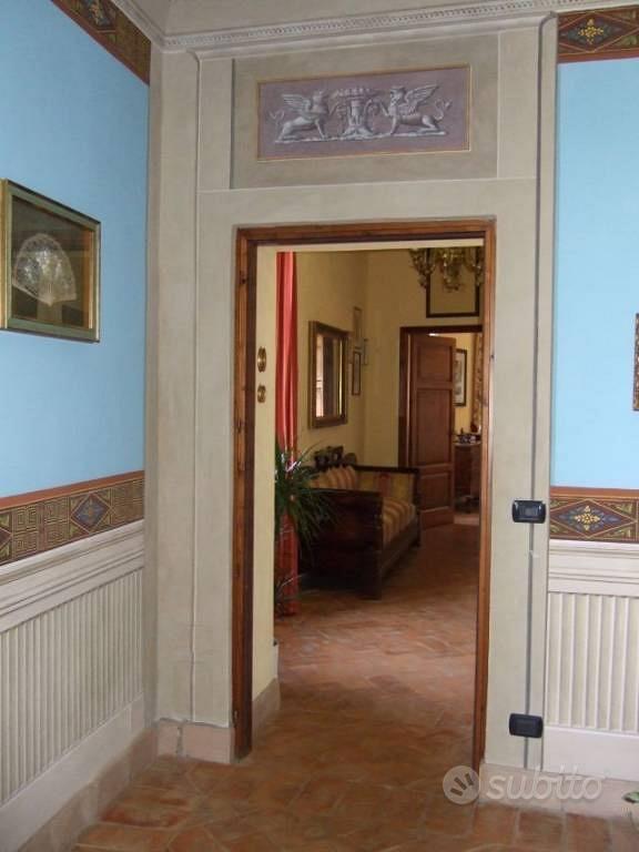 Palazzo / Stabile di 1470 m² con più di 5 locali a - Altro