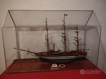 Nave Amerigo Vespucci