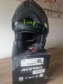 caschi modulari e  giubbotti.
