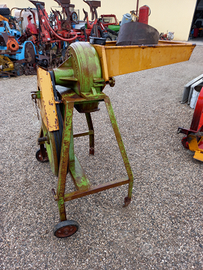 Mulino per cereali da trattore