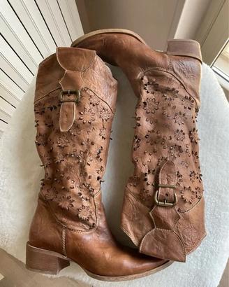 Stivali donna cuoio marrone traforati N.39 Vintage