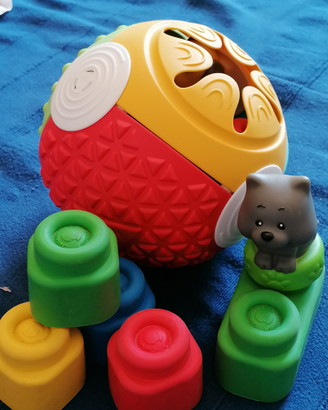 Palla sensoriale clementoni con costruzioni 6-9 me
