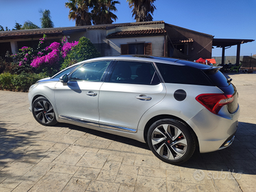 Ds5 L'auto spaziale che si fa guardare,