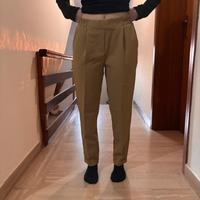 Pantaloni color caramello con pinces