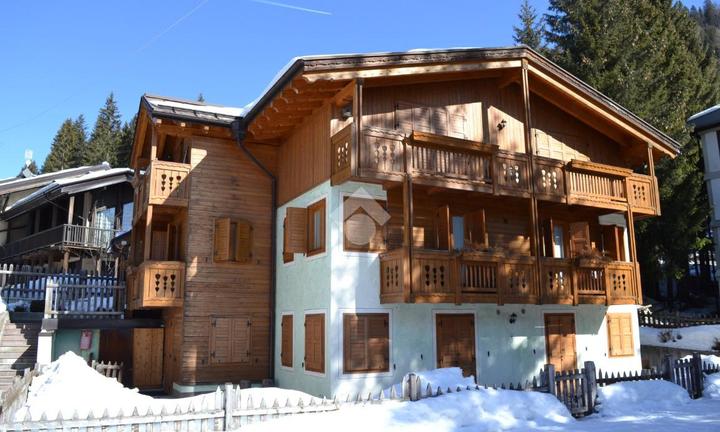 4 LOCALI A TRE VILLE