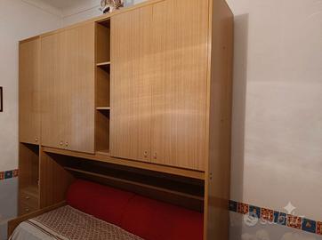 Cameretta a ponte con libreria 