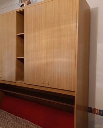 Cameretta a ponte con libreria 