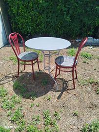 tavolo più due sedie in ferro