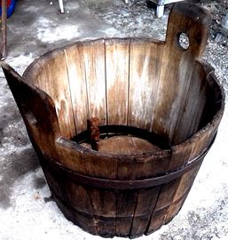 Antico bigoncio in castagno