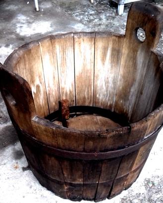 Antico bigoncio in castagno