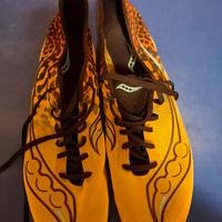 Scarpe da corsa chiodate