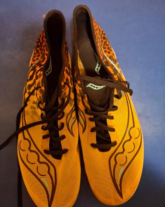 Scarpe da corsa chiodate