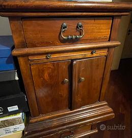 comodini artigianali in noce