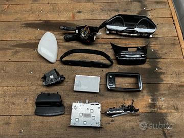 208 Peugeot strumentazione radio devio luci