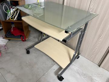 Scrivania PC pari a nuovo