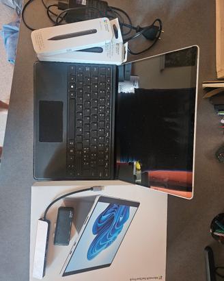 Microsoft surface Pro 8 i5 + accessori (riparare)