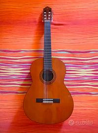 Chitarra classica YAMAHA nuova