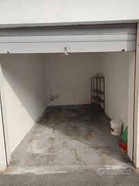 box garage zona borgo Vittoria 14 mq libero