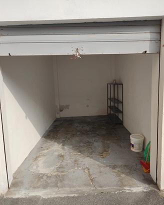 box garage zona borgo Vittoria 14 mq libero