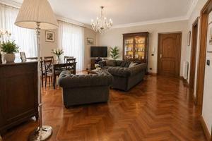 Appartamento di 200 m² con 4 locali e box auto dop