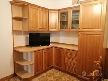 MOBILI CUCINA + TAVOLO, PANCA E SEDIE 