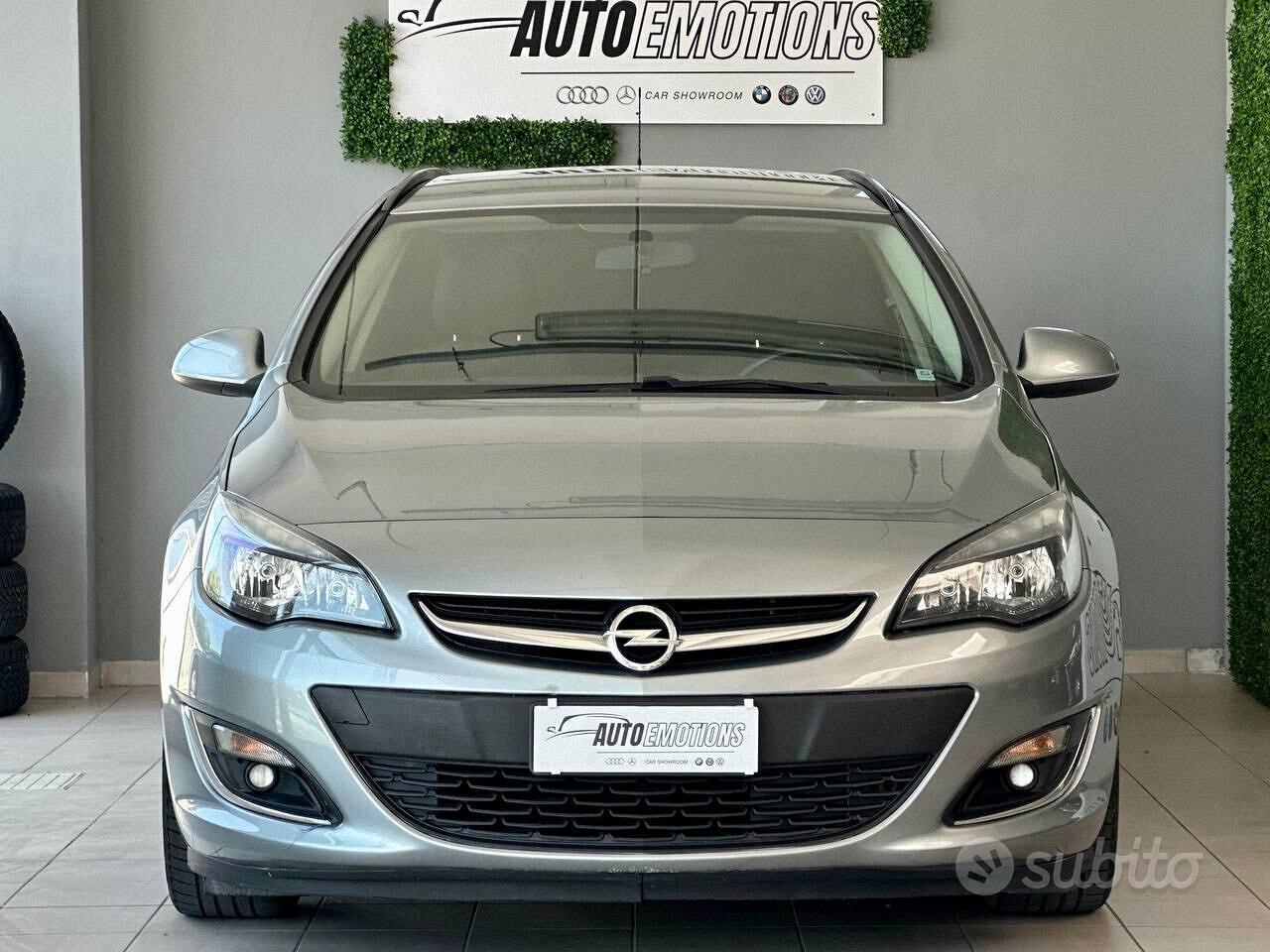 Opel Astra 2013 photo 2