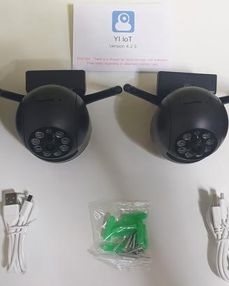 4 telecamere di sorveglianza wireless nere.