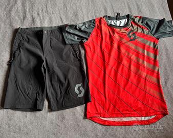 Pantaloncini e t-shirt SCOTT Bike