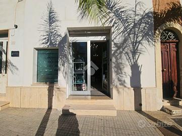 MONOLOCALE A GALATONE