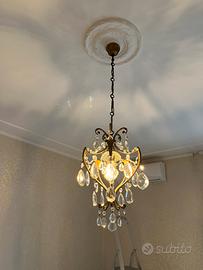 Lampadario in ottone a gocce di cristallo