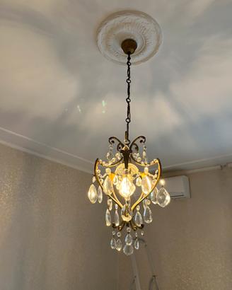Lampadario in ottone a gocce di cristallo