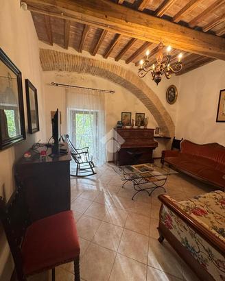 CASA SEMINDIPENDENTE A GIANO DELL'UMBRIA