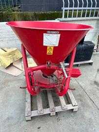 Trattori attrezzi agricoli